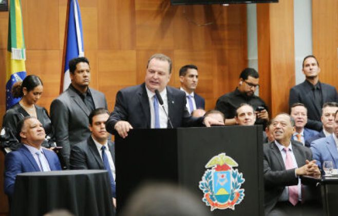 max-russi-reforca-compromisso-no-combate-a-violencia-contra-a-mulher