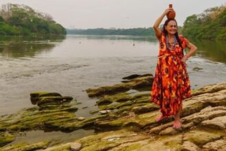 espetaculo-benca-vo-apresenta-trajetoria-de-dona-domingas,-fundadora-do-flor-ribeirinha