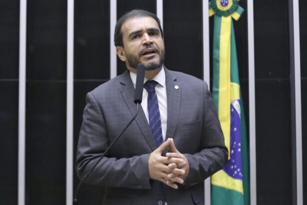 projeto-criminaliza-desacato-a-vigilante,-com-pena-de-6-meses-a-2-anos-de-detencao