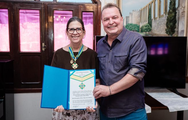 max-russi-homenageia-desembargadora-maria-aparecida-com-a-comenda-filinto-muller