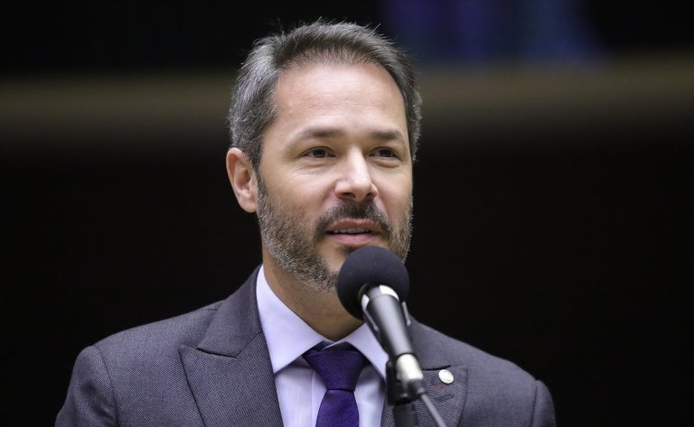 projeto-isenta-taxistas-e-motoristas-de-aplicativo-de-tarifa-por-estacionamento-rotativo-publico