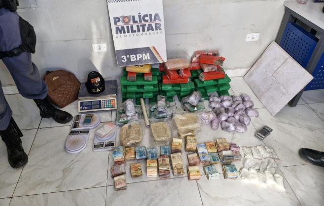 policia-militar-desarticula-quadrilha-e-apreende-43-tabletes-de-drogas-e-r$-87-mil-em-dinheiro
