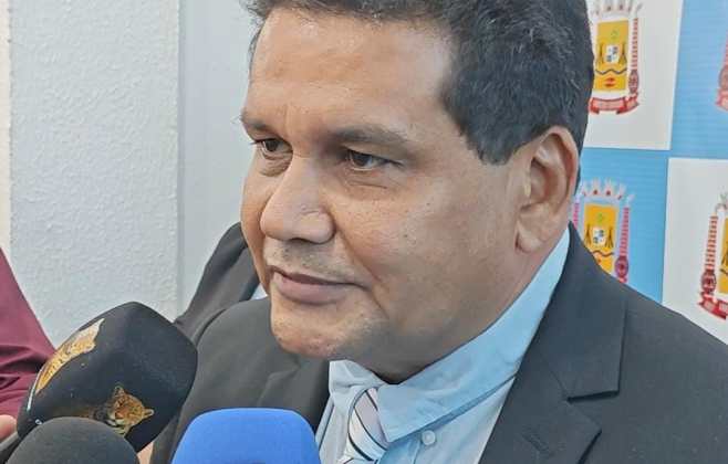 vereador-wanderley-esclarece-e-desfaz-o-mal-entendido-no-desfile:-“e-meu-amigo-de-longa-data”