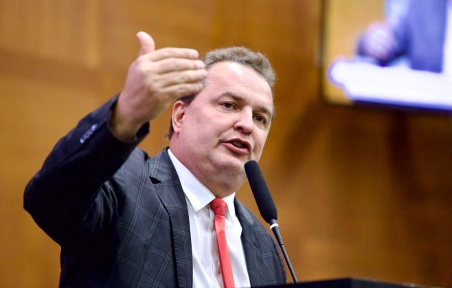 max-russi-propoe-exclusao-de-pedofilos-condenados-do-exercicio-parlamentar-em-mt