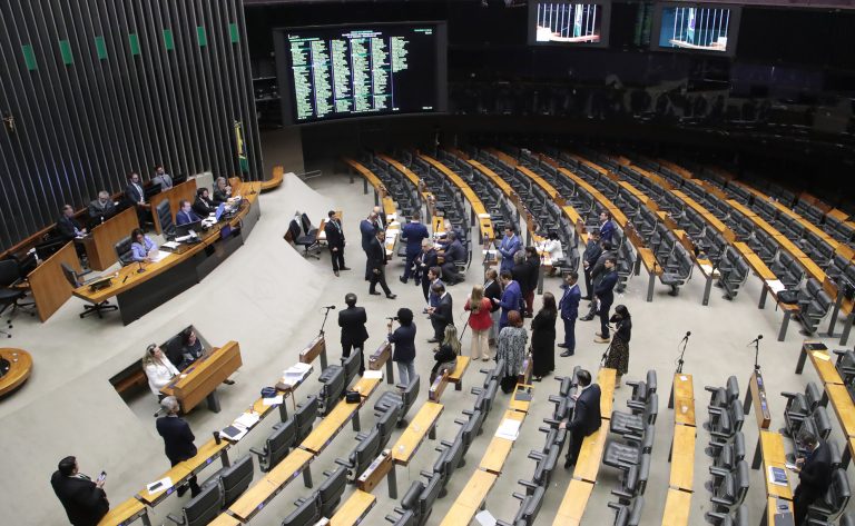 adiada-votacao-de-projeto-que-reforca-medida-protetiva-em-caso-de-aproximacao-do-agressor