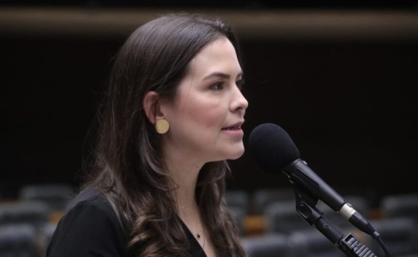 camara-aprova-projeto-que-denomina-sala-miguel-arraes-a-sala-de-reuniao-do-colegio-de-lideres