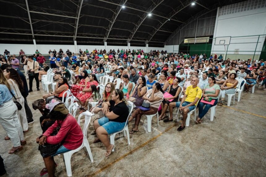 com-apoio-da-almt,-max-russi-participa-da-entrega-de-287-titulos-de-propriedade-em-varzea-grande