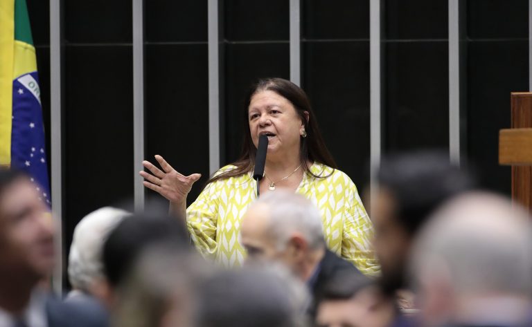 comissao-aprova-projeto-que-impede-condenado-por-crime-doloso-contra-menor-de-assumir-sua-guarda