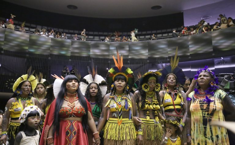 mulheres-indigenas-fazem-apelo-para-veto-ao-projeto-que-altera-licenciamento-ambiental