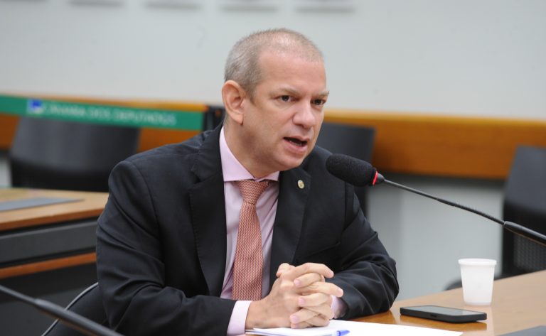 comissao-aprova-projeto-que-veda-prisao-domiciliar-para-idoso-condenado-por-crime-sexual