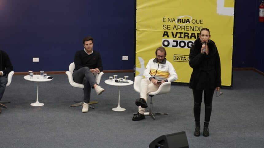 em-curitiba,-diretora-da-lei-de-incentivo-participa-de-simposio-sobre-futebol-de-rua