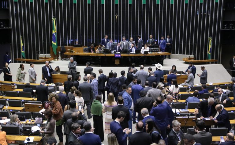 projeto-aprovado-proibe-provedores-de-monetizar-conteudo-que-viole-direitos-da-crianca