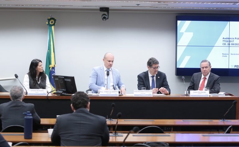 bancos-e-lojistas-criticam-exigencia-de-aviso-antes-de-negativar-devedores