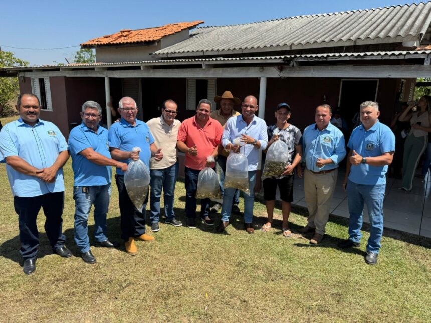 juca-do-guarana-entrega-alevinos-e-reforca-apoio-a-piscicultura-em-nova-marilandia