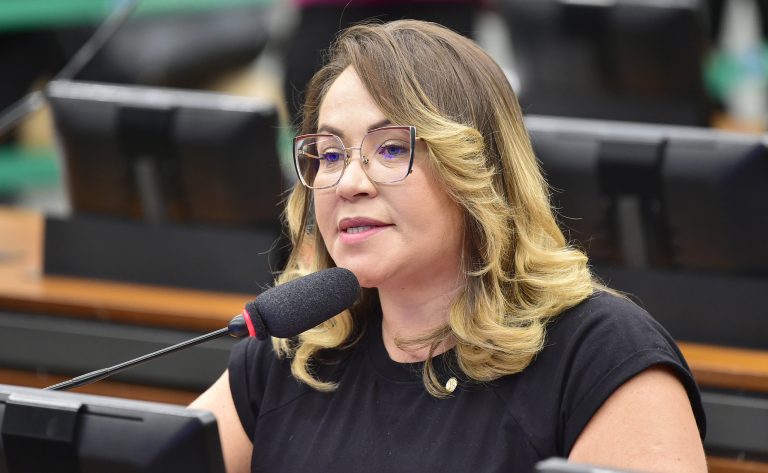 comissao-de-constituicao-e-justica-aprova-criacao-do-dia-da-diversidade-surda