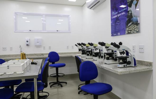 lacen-amplia-laboratorio-de-genetica-e-oferece-novos-exames-para-doencas-raras-em-nova-estrutura