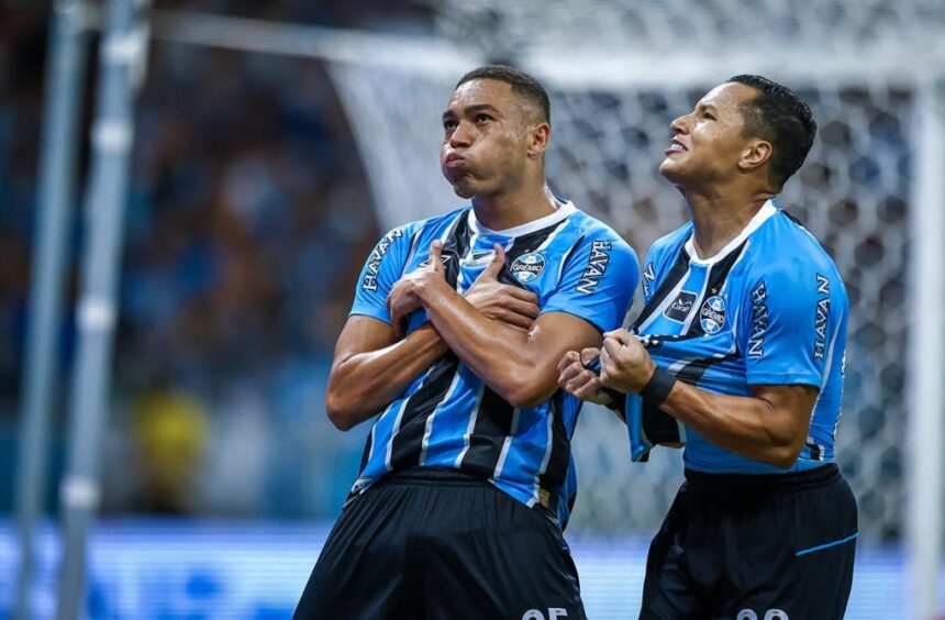 gremio-da-passo-decisivo-rumo-ao-titulo-gaucho-com-goleada-no-gre-nal
