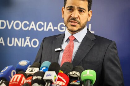lula-deve-enviar-nesta-terca-ao-senado-indicacao-de-messias-ao-stf