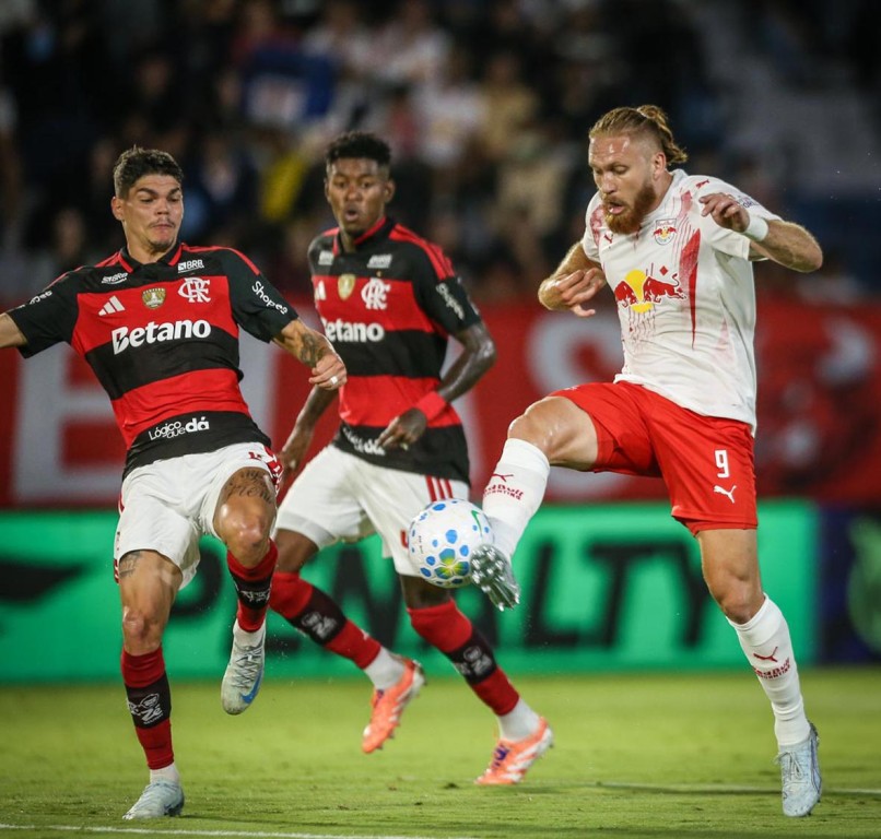 flamengo-e-goleado-pelo-red-bull-bragantino-no-brasileirao 