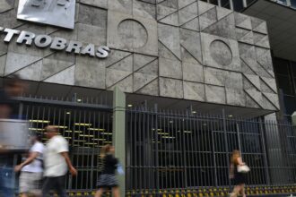 petrobras-destitui-diretor-de-area-que-vendeu-gas-com-100%-de-agio