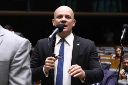 projeto-torna-crime-criar-entidade-falsa-para-desviar-dinheiro-publico