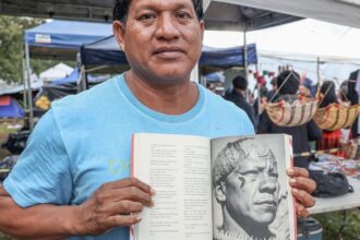 indigena-no-xingu-aprendeu-portugues-para-salvar-aldeia,-diz-biografo