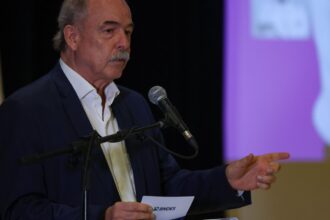 na-mesa-com-datena-recebe-o-presidente-do-bndes,-aloizio&hellip;
