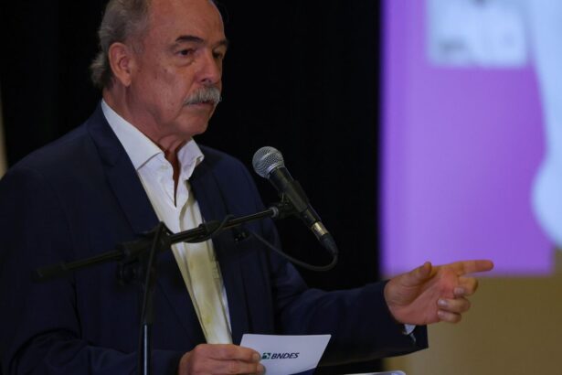na-mesa-com-datena-recebe-o-presidente-do-bndes,-aloizio&hellip;