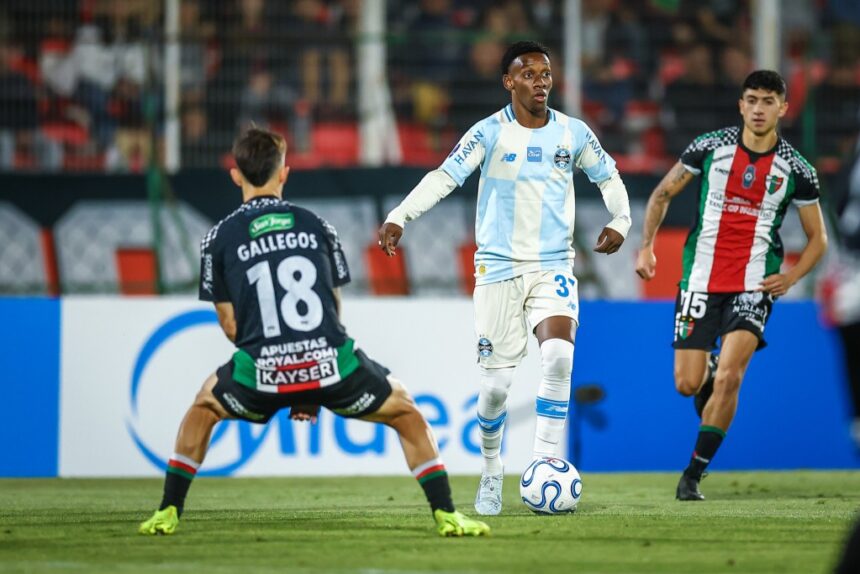 gremio-desperdica-tres-penaltis-e-empata-com-o-palestino-pela-sul-americana