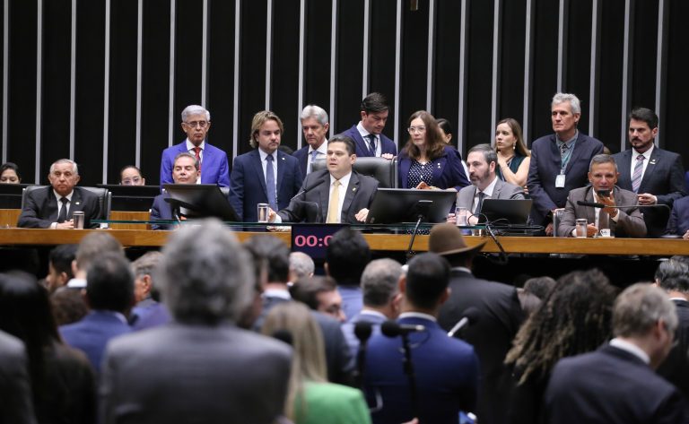 congresso-derruba-veto-e-reduz-penas-de-condenados-por-tentativa-de-golpe