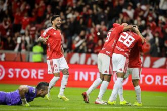 inter-vence-o-fluminense-e-se-afasta-do-z4-do-brasileirao