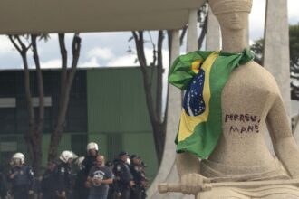 moraes-rejeita-revisar-pena-de-debora-do-batom,-condenada-pelo-8/1