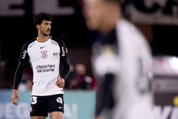 corinthians-reage-no-fim-e-arranca-empate-contra-o-santa-fe-pela-libertadores